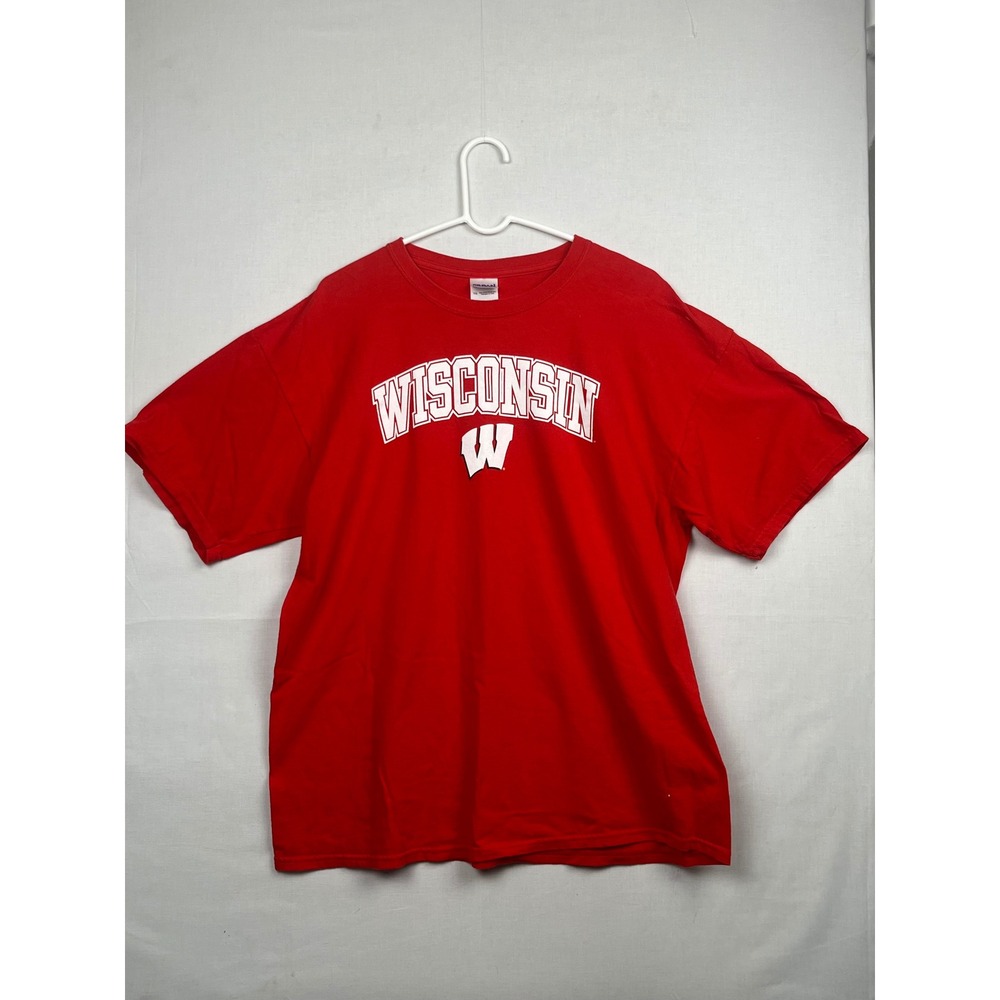 Gildan Wisconsin Badgers T-Shirt Mens XL Heavy Cotton Graphic Tee Red